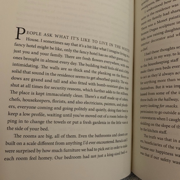📚 NEW Becoming Michelle Obama Hardback Book Autobiography Memoir Pictures - Picture 8 of 16